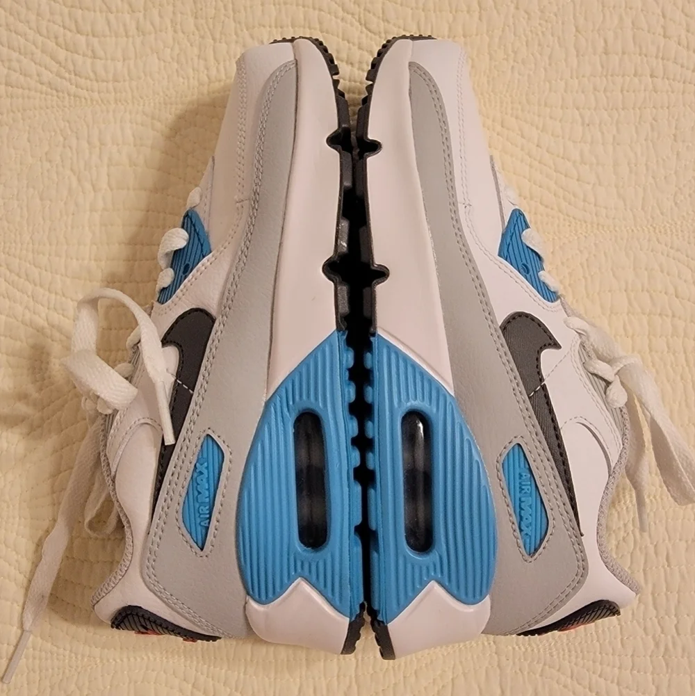 NWOT Nike Air Max 90 Youth Size 1
